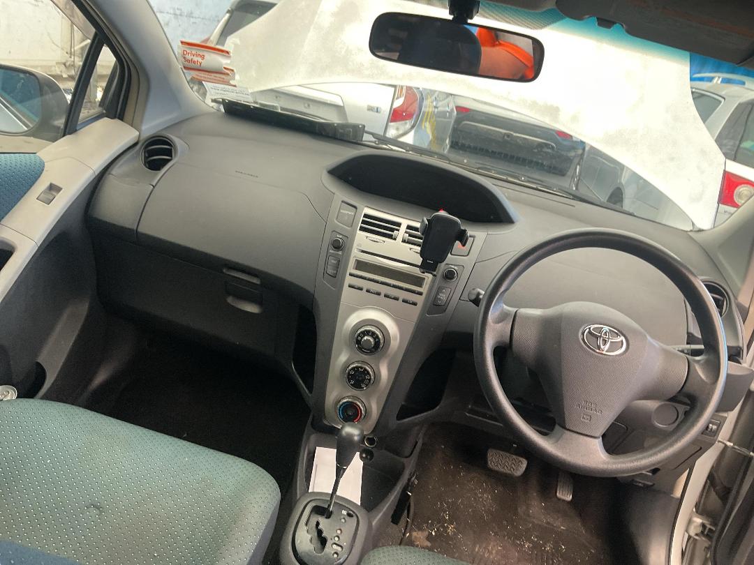 Photo '22' of Toyota Vitz