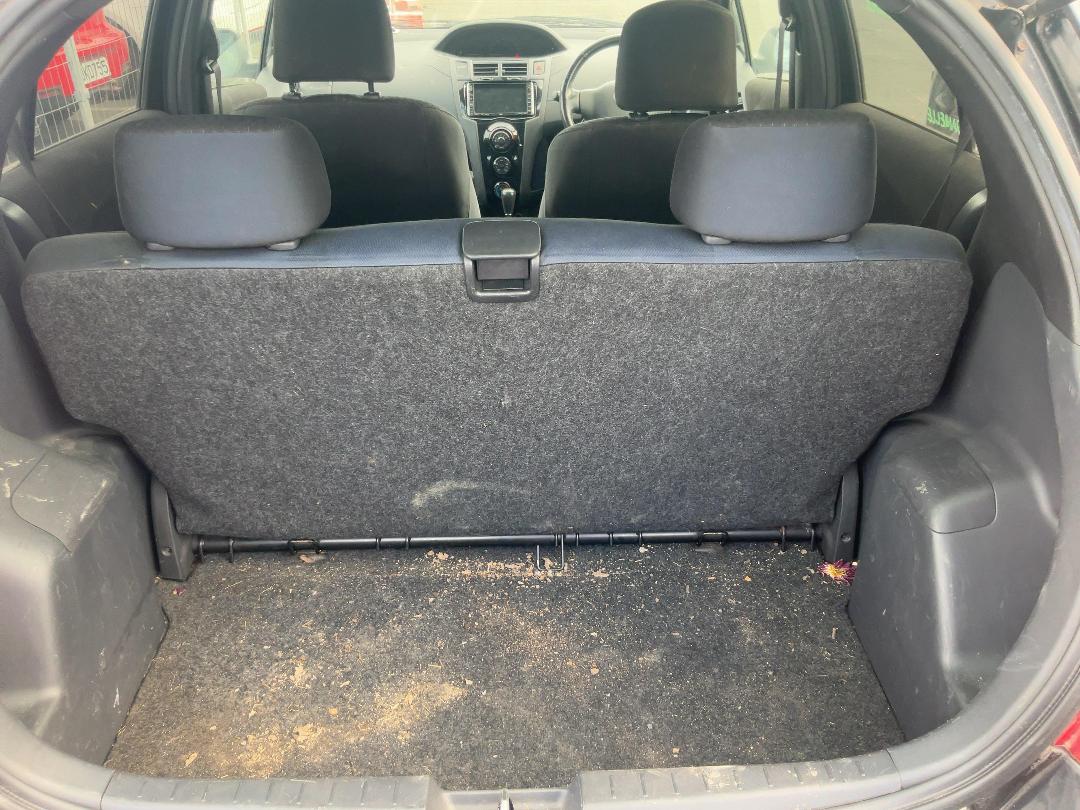 Photo '6' of Toyota Vitz