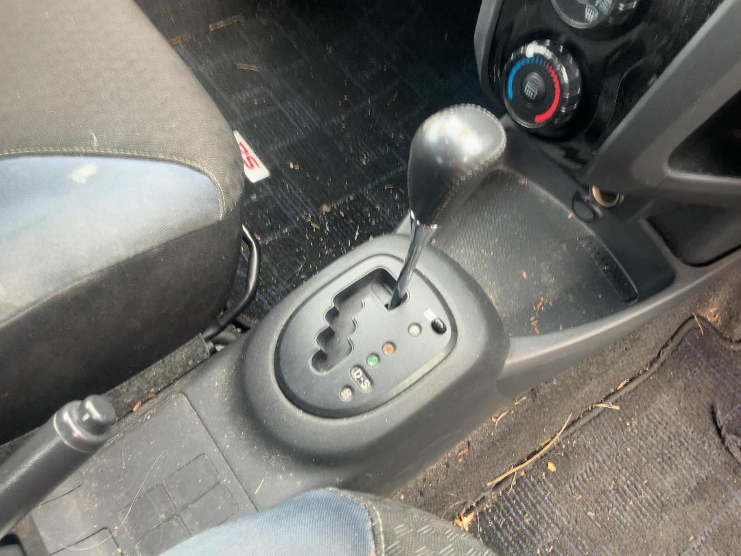 Photo '12' of Toyota Vitz