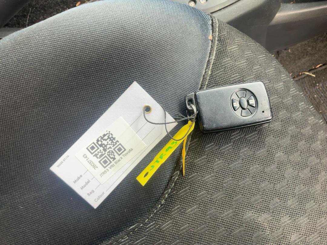 Photo '13' of Toyota Vitz