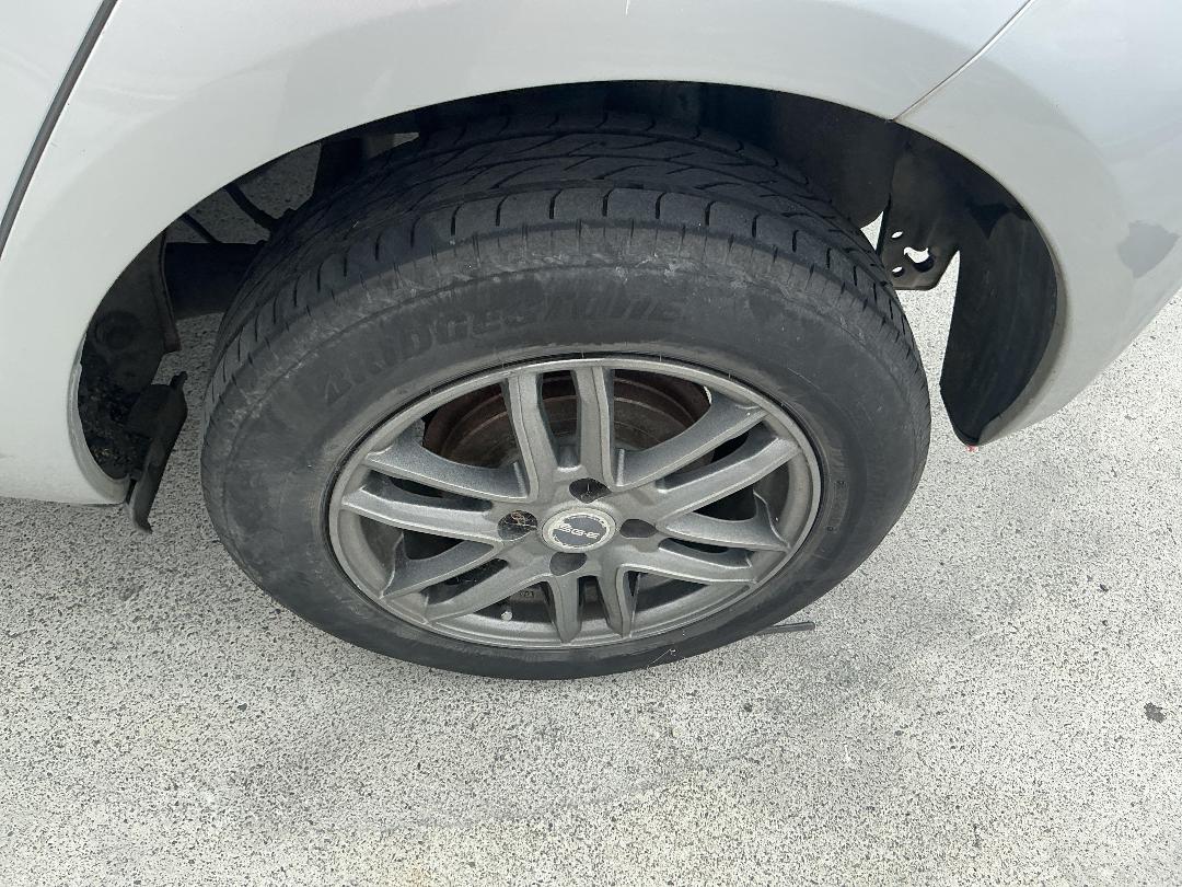 Photo '5' of Toyota Vitz