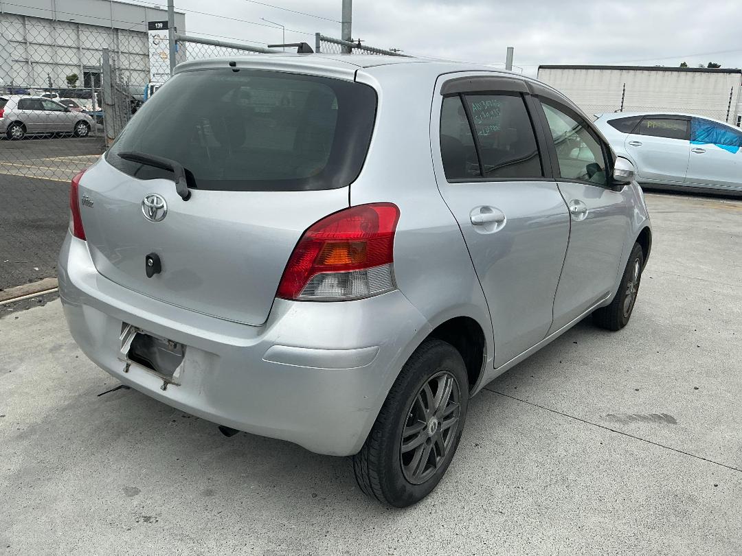 Photo '8' of Toyota Vitz