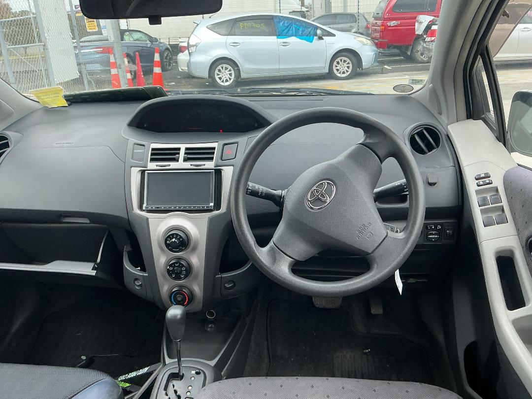 Photo '14' of Toyota Vitz