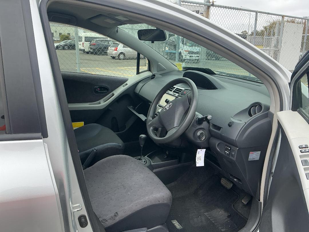 Photo '15' of Toyota Vitz