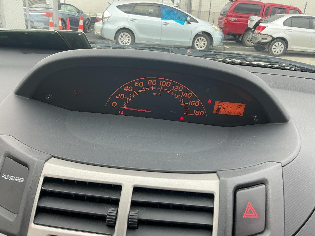 Photo '16' of Toyota Vitz