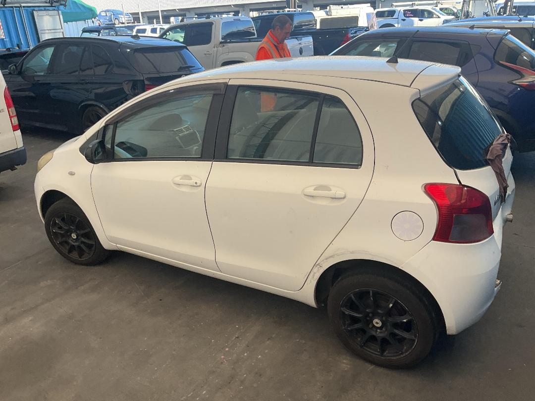 Photo '8' of Toyota Vitz