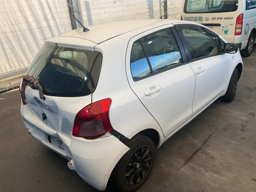 Photo '12' of Toyota Vitz