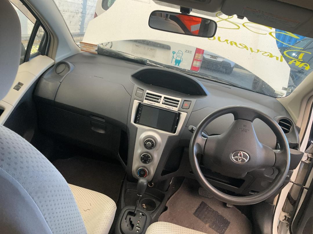 Photo '21' of Toyota Vitz