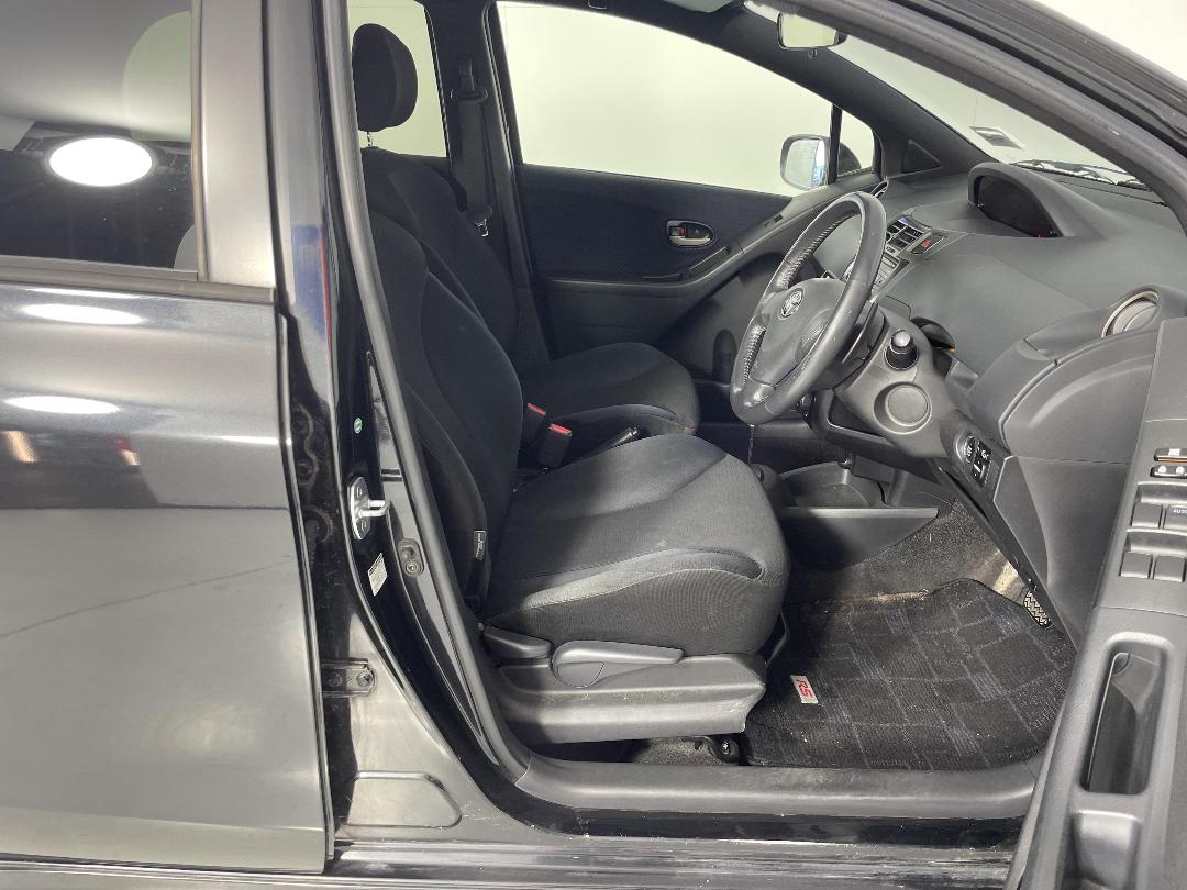 Photo '16' of Toyota Vitz