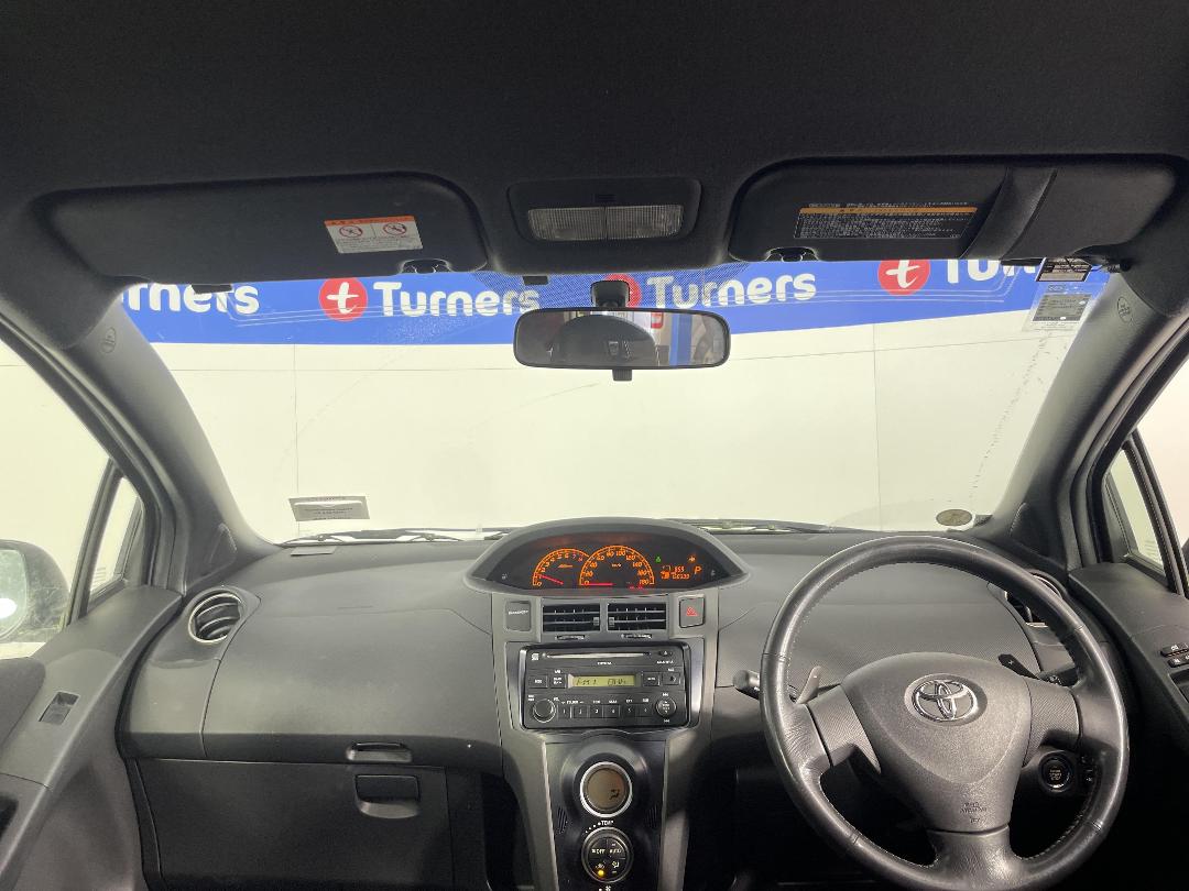 Photo '17' of Toyota Vitz