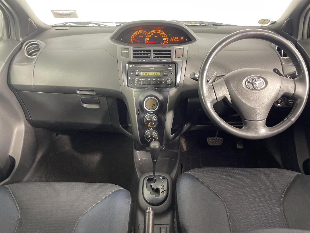 Photo '18' of Toyota Vitz