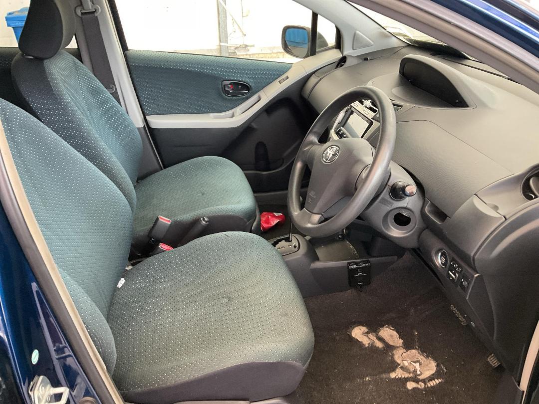 Photo '14' of Toyota Vitz