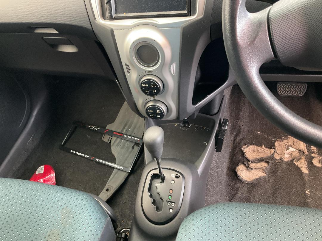 Photo '16' of Toyota Vitz