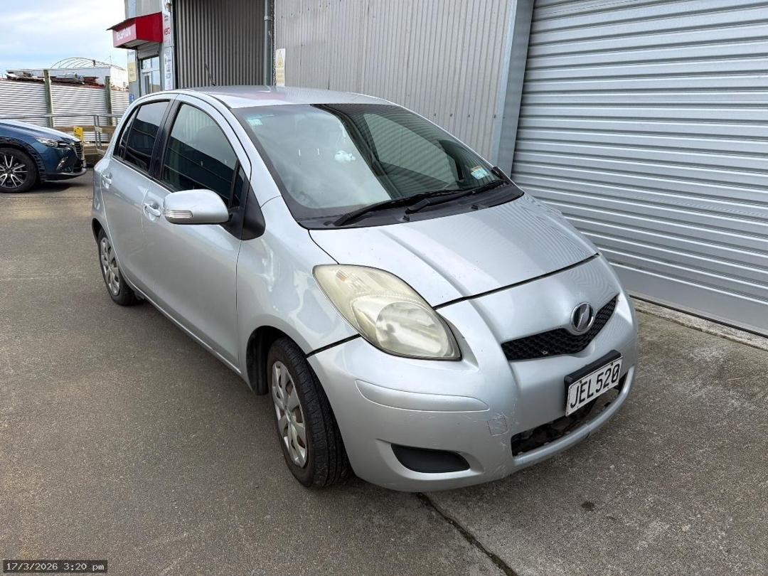 Photo '2' of Toyota Vitz