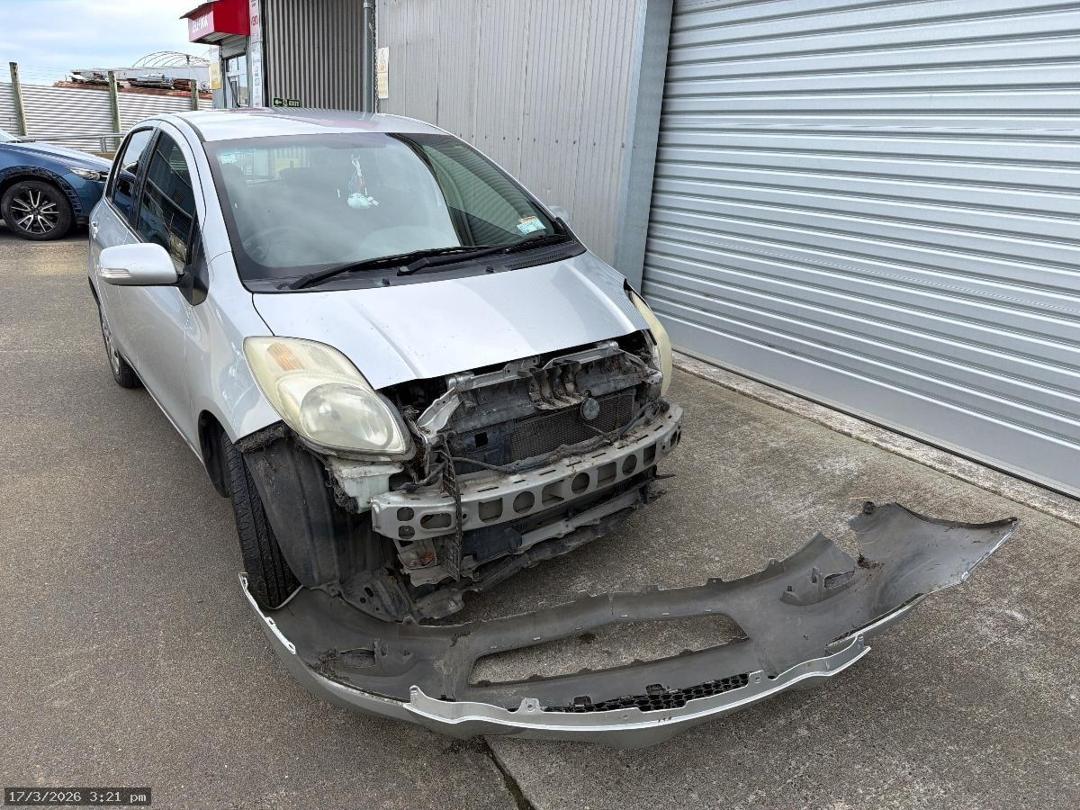 Photo '3' of Toyota Vitz