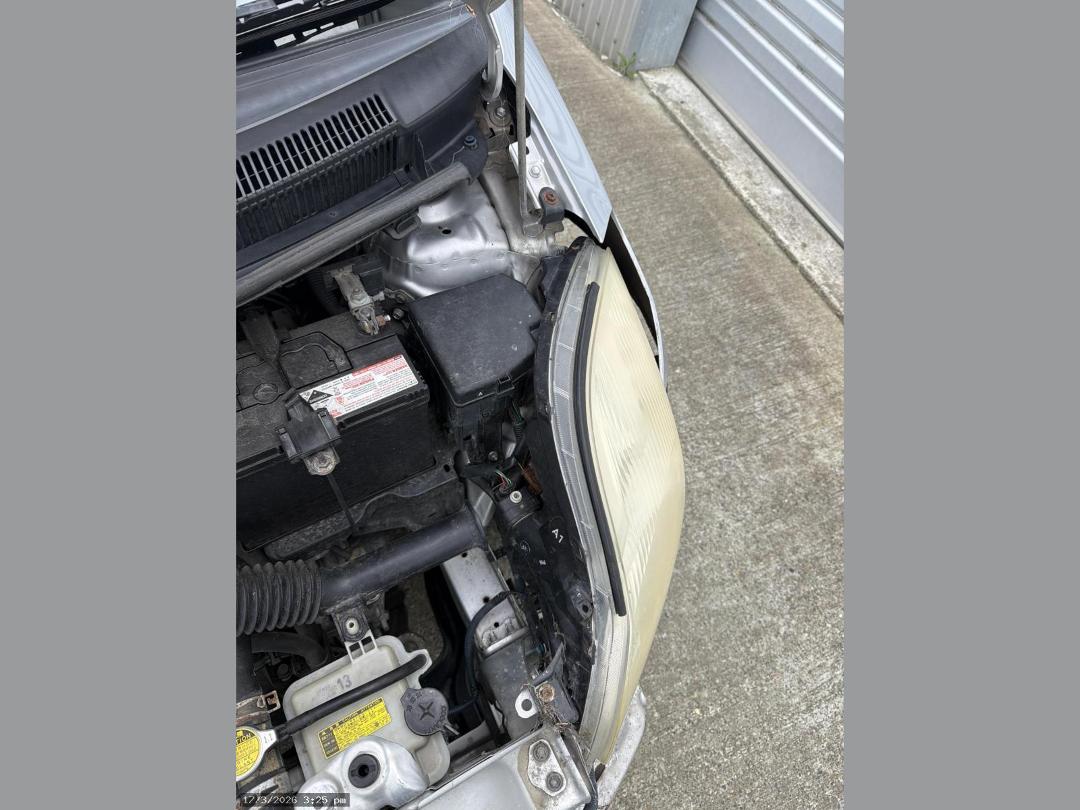 Photo '5' of Toyota Vitz