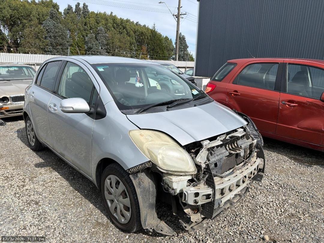 Photo '8' of Toyota Vitz