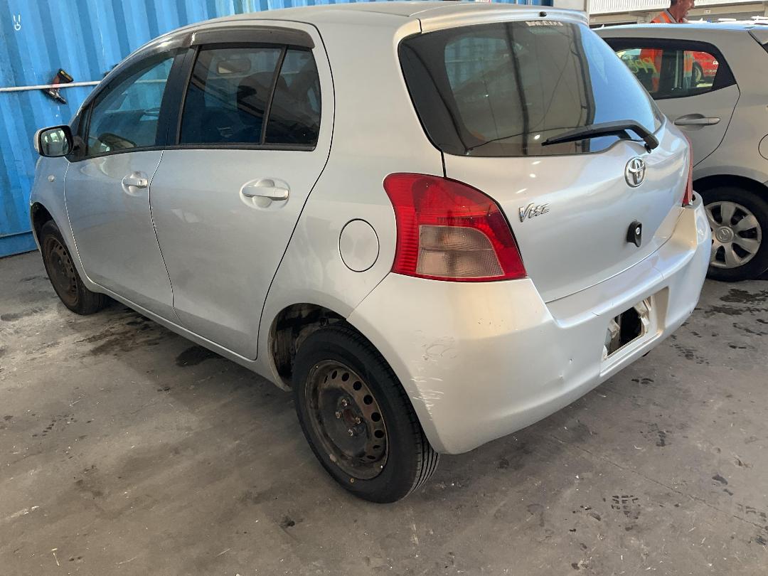 Photo '4' of Toyota Vitz