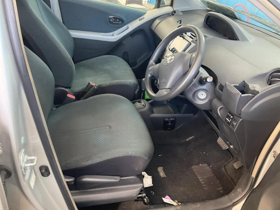 Photo '8' of Toyota Vitz