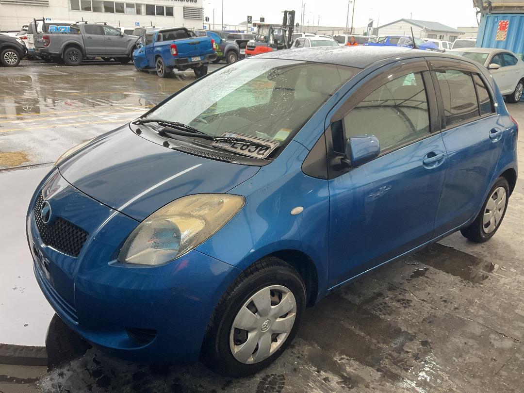 Photo '2' of Toyota Vitz