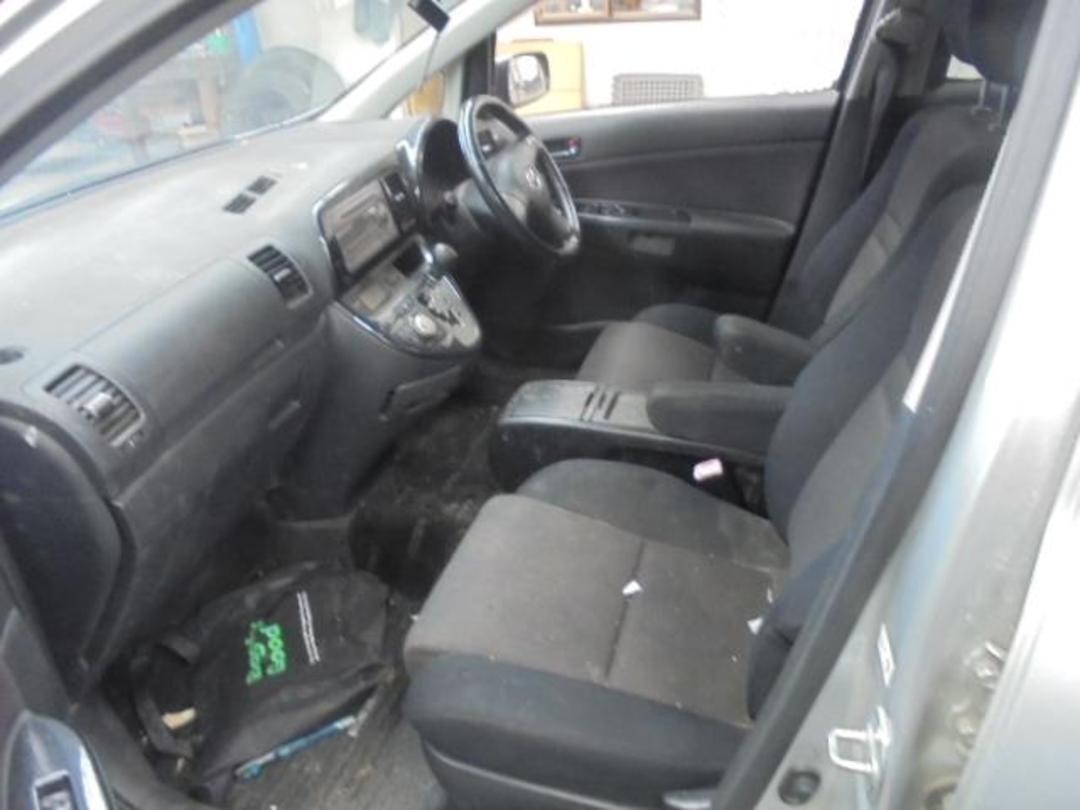 Photo '15' of Toyota Wish Photo '15' of Toyota Wish