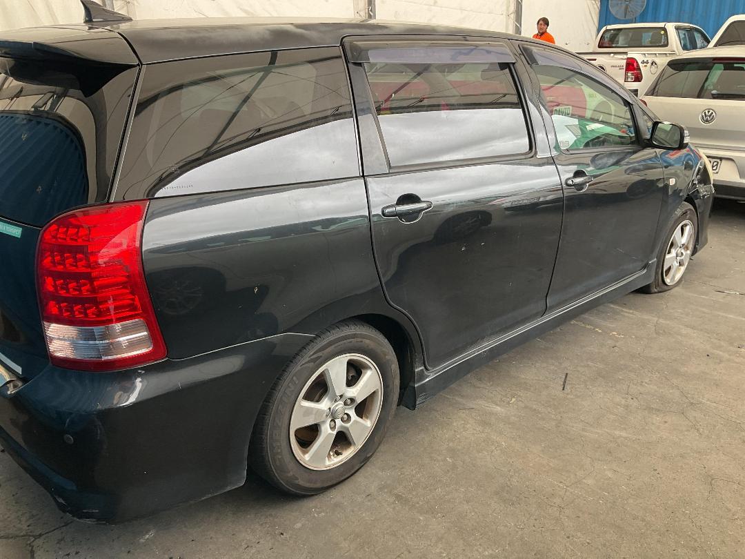 Photo '10' of Toyota Wish Photo '10' of Toyota Wish