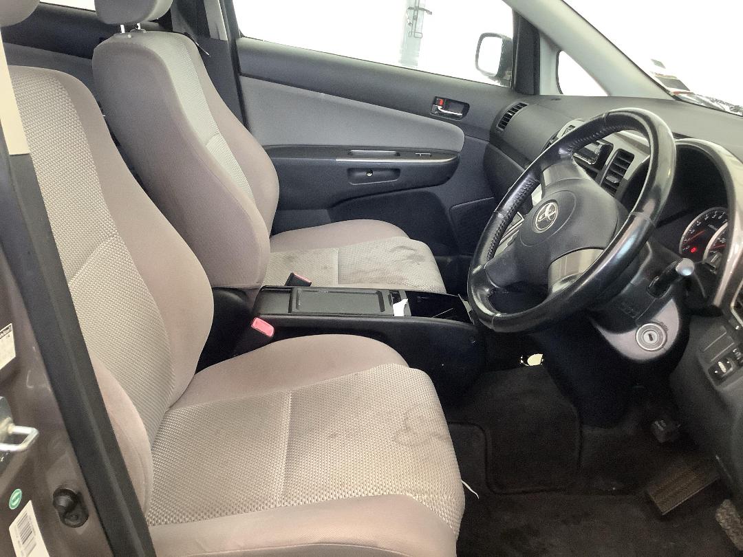 Photo '11' of Toyota Wish Photo '11' of Toyota Wish