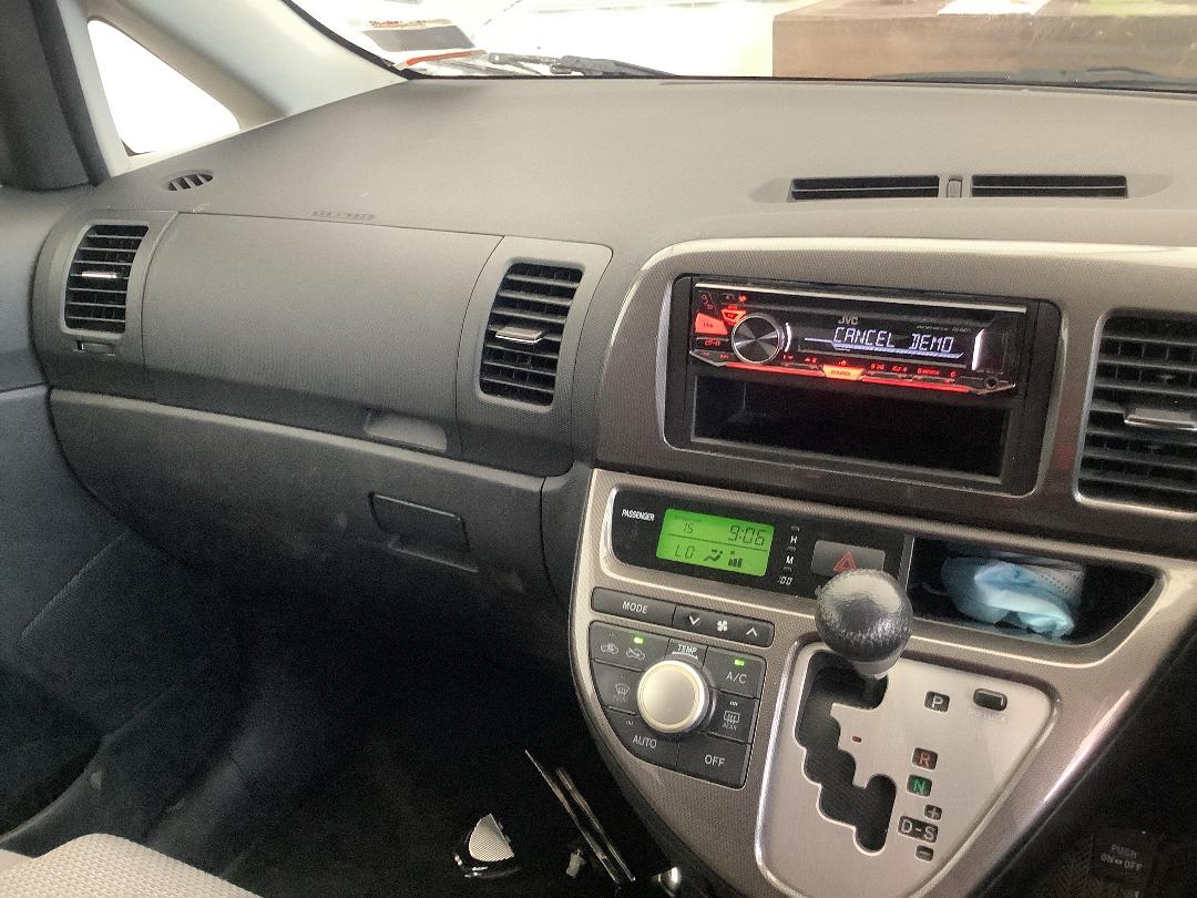 Photo '18' of Toyota Wish Photo '18' of Toyota Wish