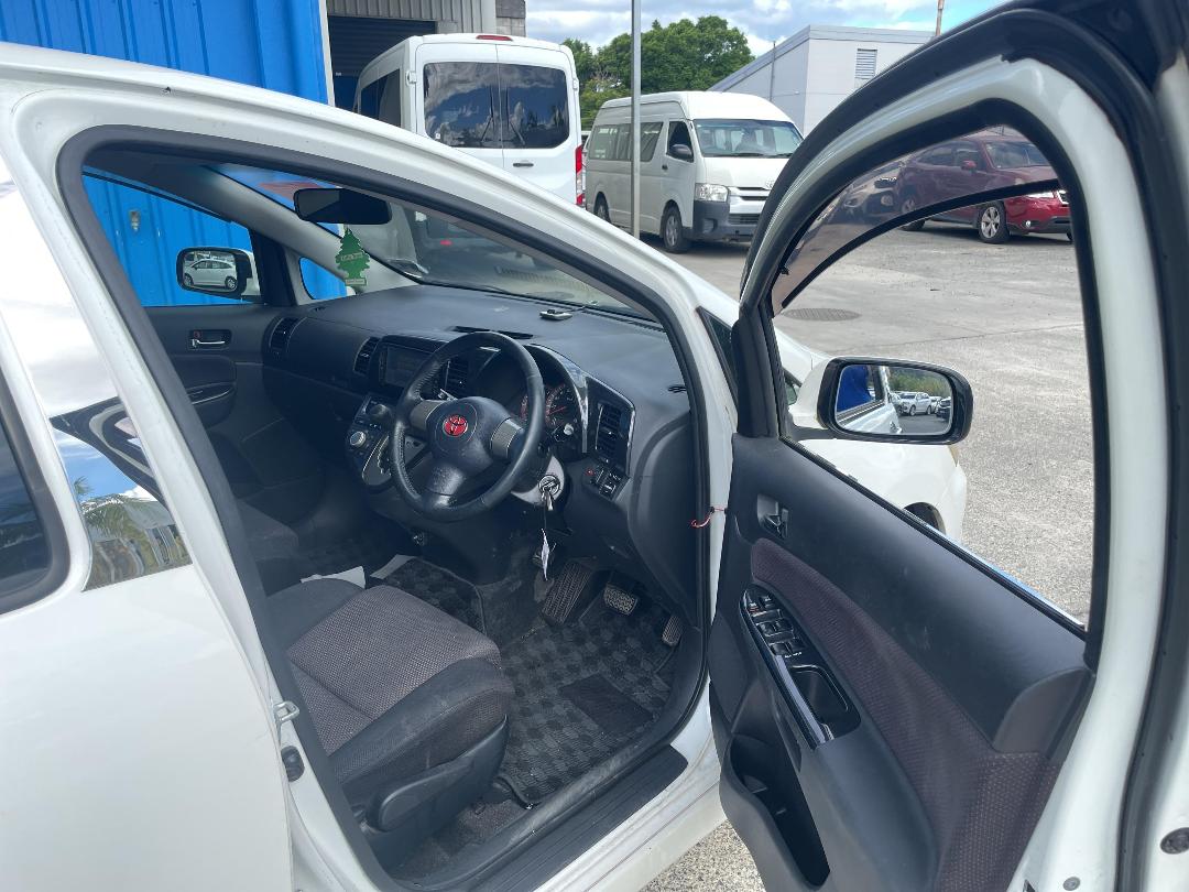 Photo '8' of Toyota Wish Photo '8' of Toyota Wish