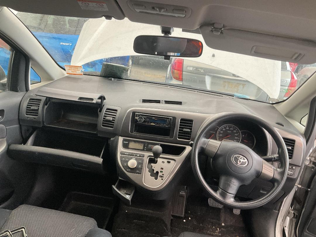 Photo '23' of Toyota Wish