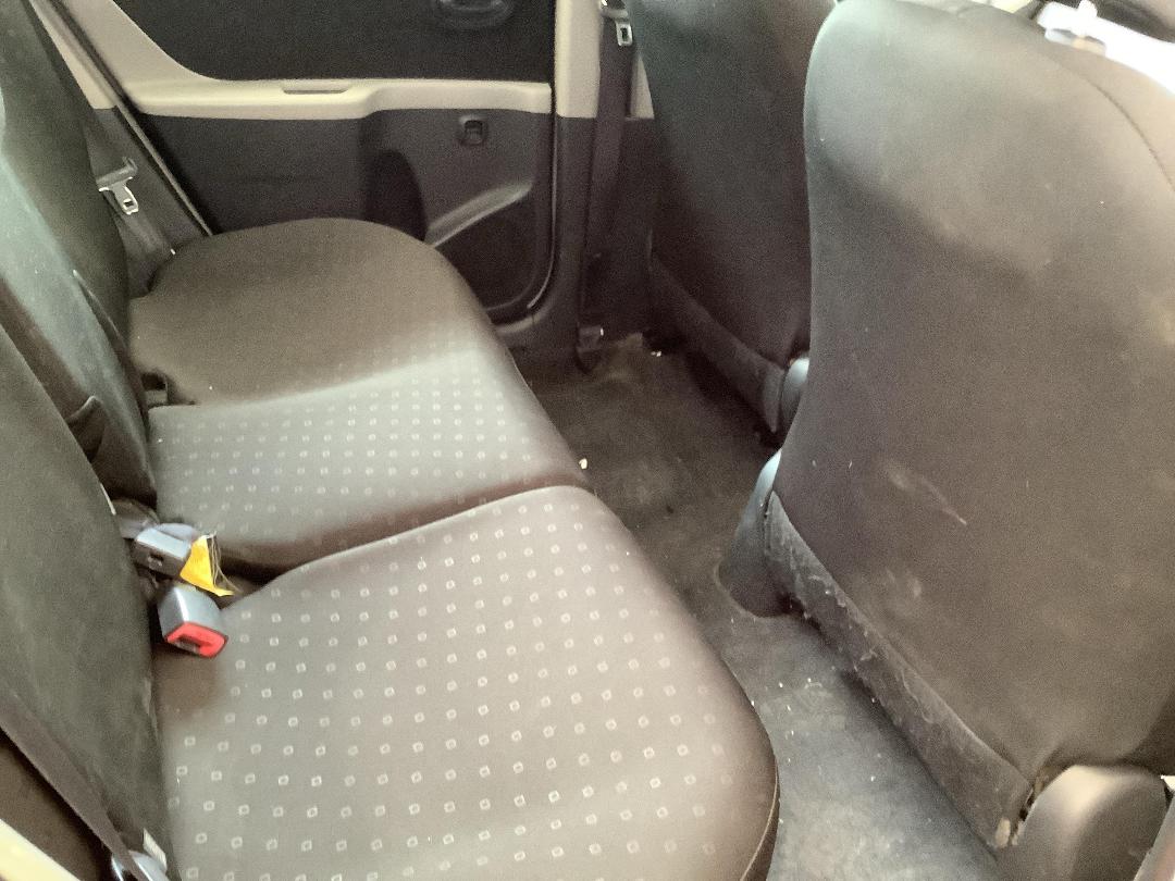 Photo '11' of Toyota Yaris