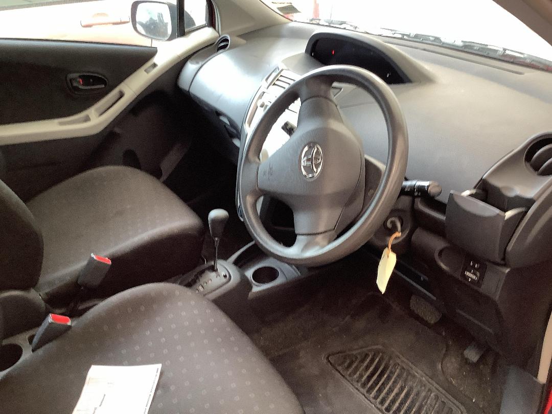 Photo '13' of Toyota Yaris
