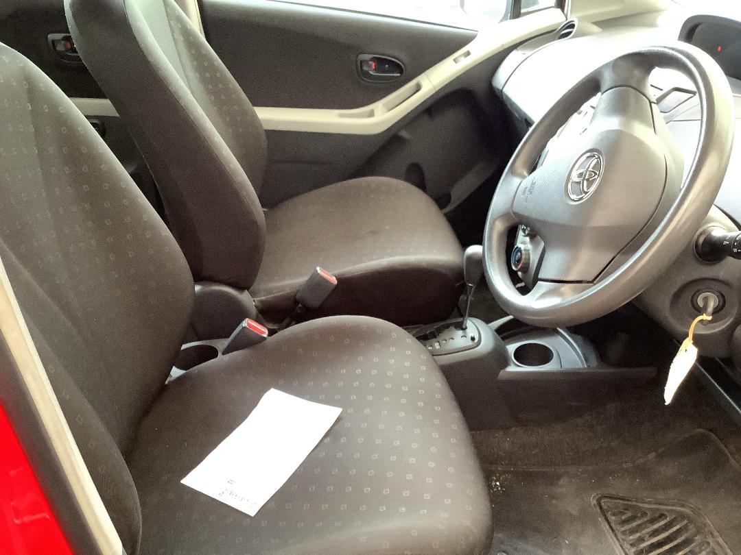 Photo '14' of Toyota Yaris