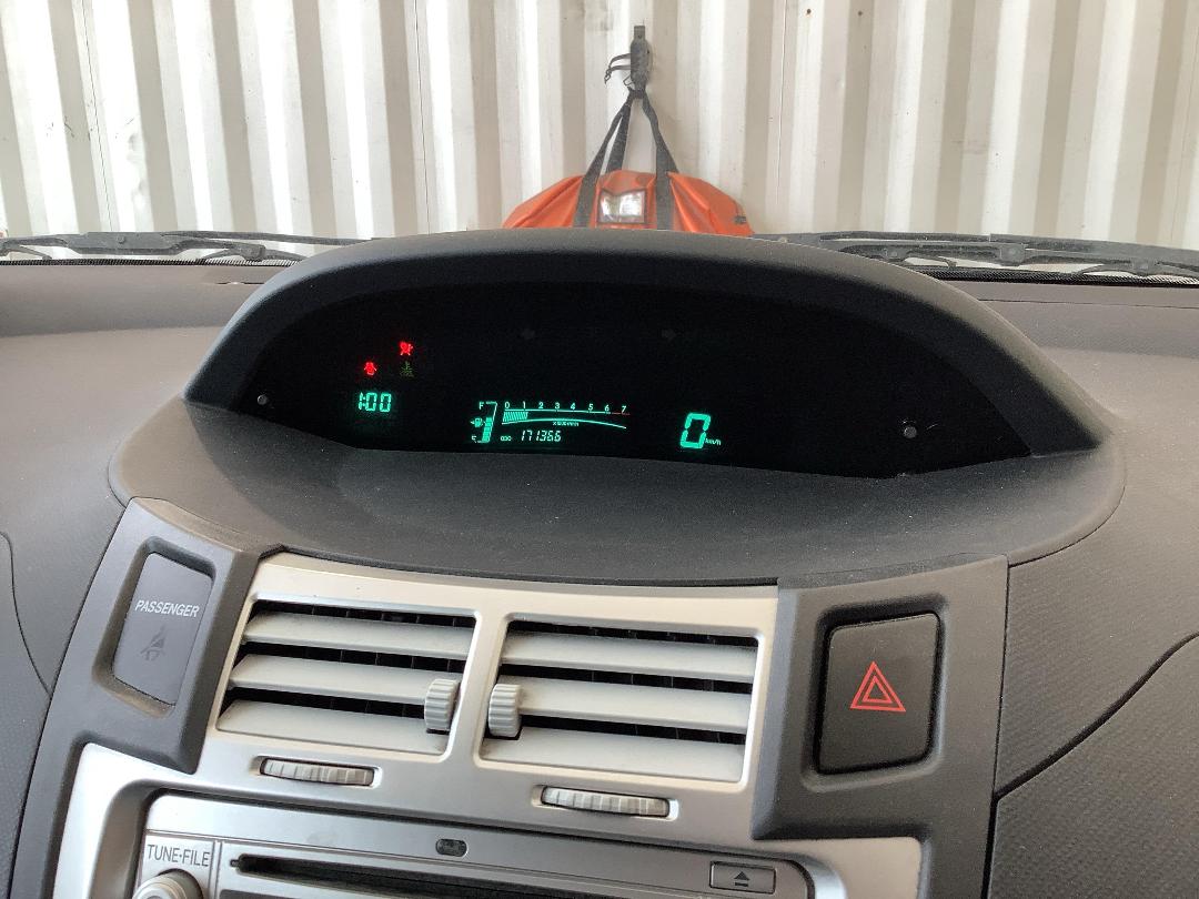 Photo '16' of Toyota Yaris