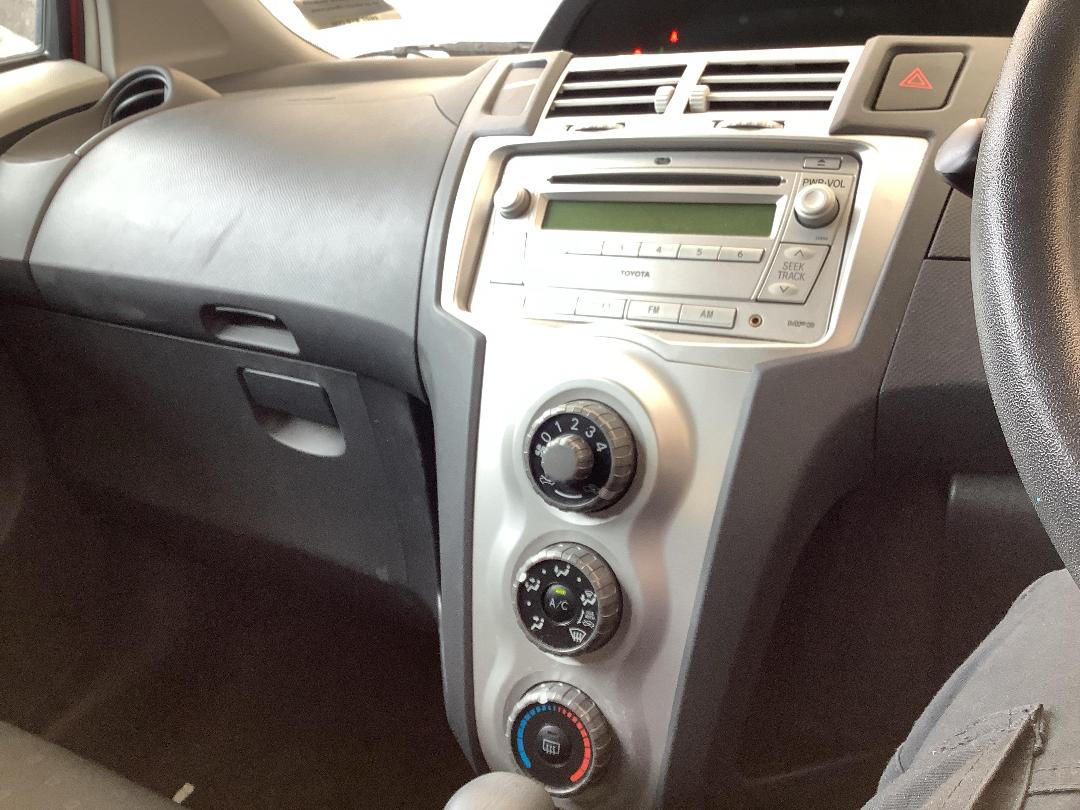 Photo '18' of Toyota Yaris