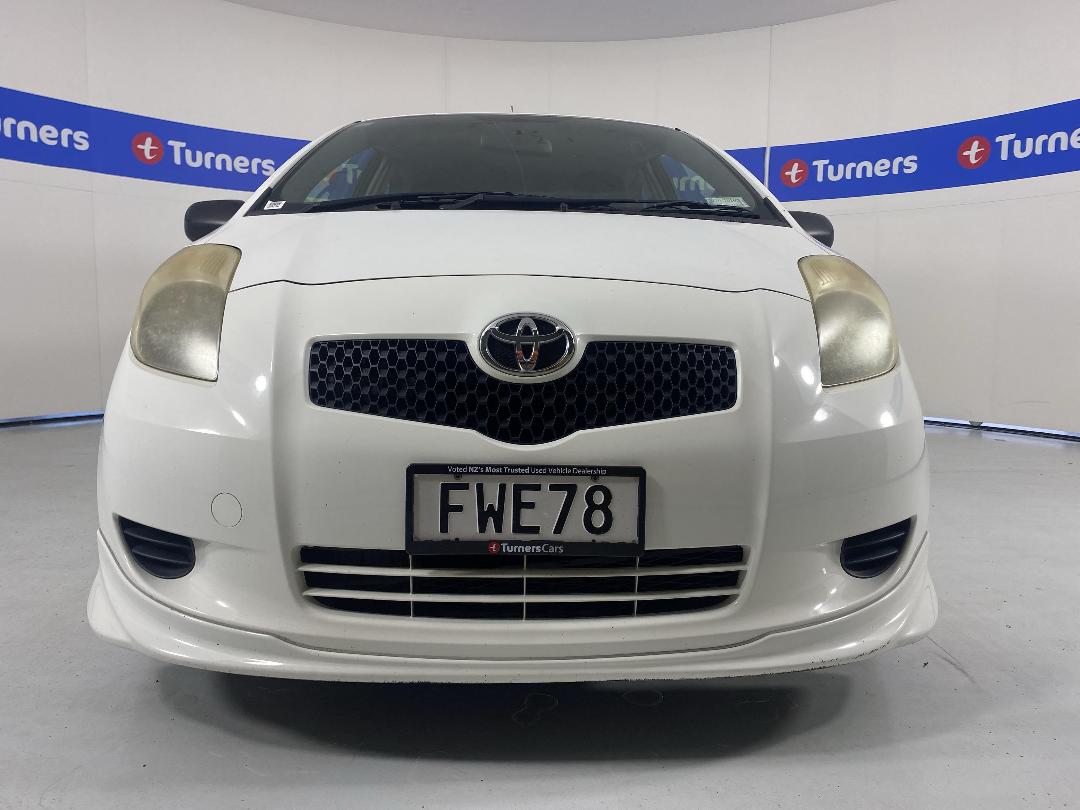 Photo '2' of Toyota Yaris Photo '2' of Toyota Yaris