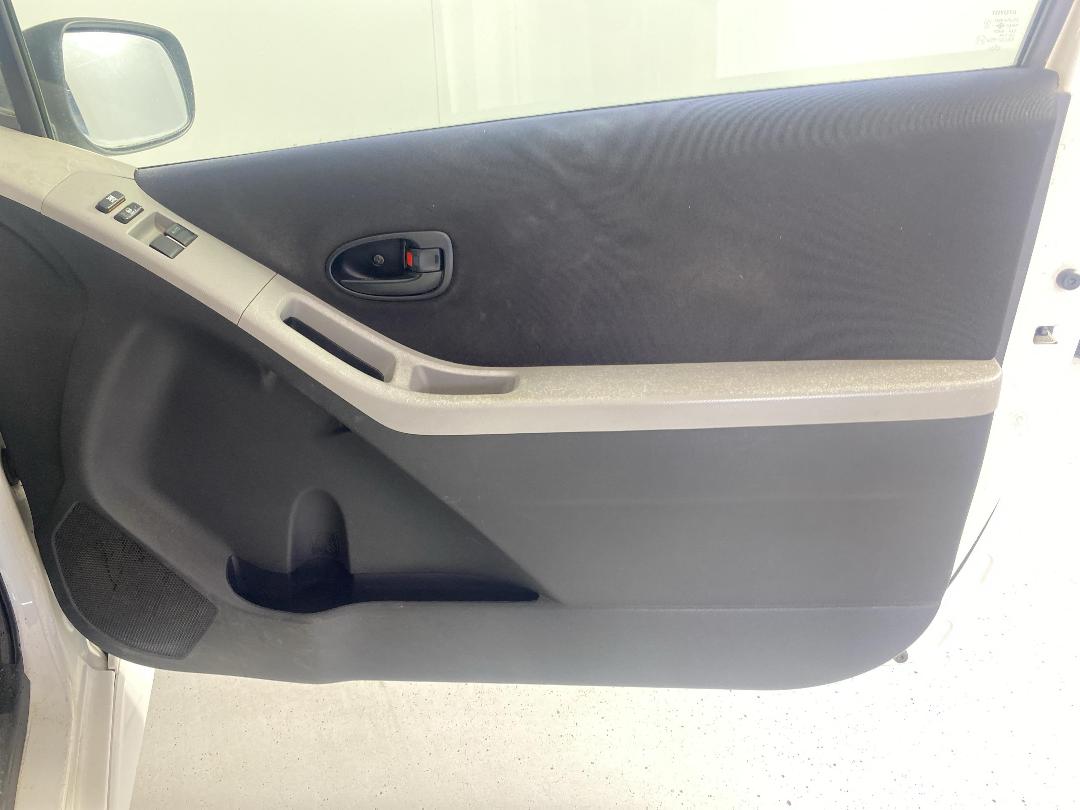 Photo '15' of Toyota Yaris Photo '15' of Toyota Yaris