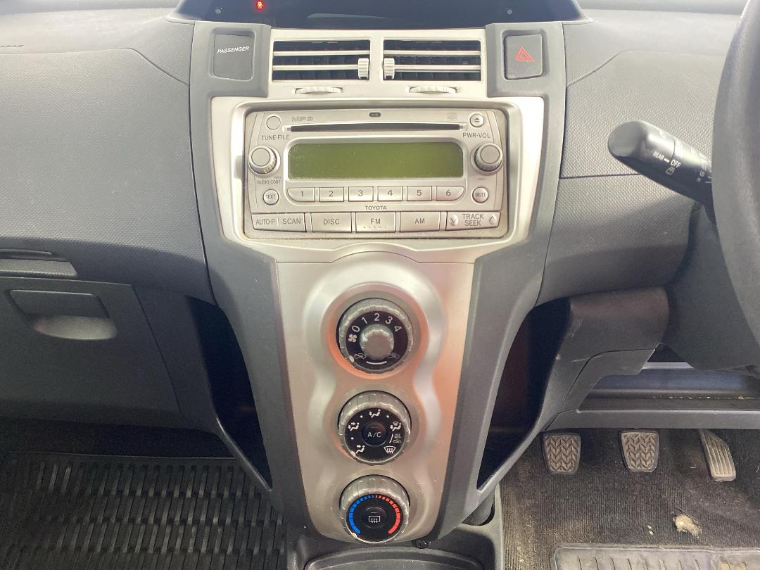 Photo '18' of Toyota Yaris Photo '18' of Toyota Yaris