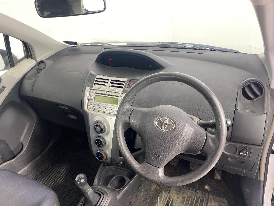 Photo '17' of Toyota Yaris Photo '17' of Toyota Yaris