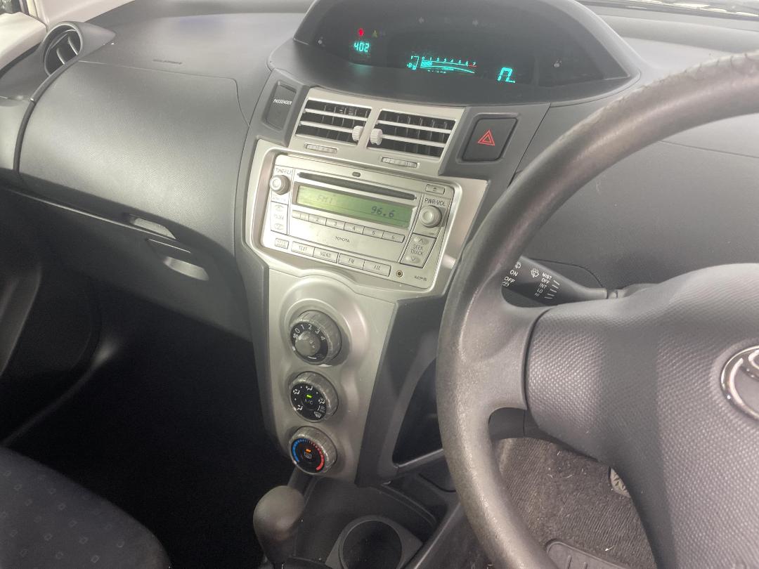 Photo '18' of Toyota Yaris