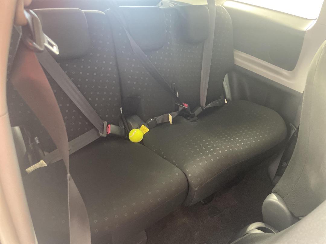 Photo '19' of Toyota Yaris