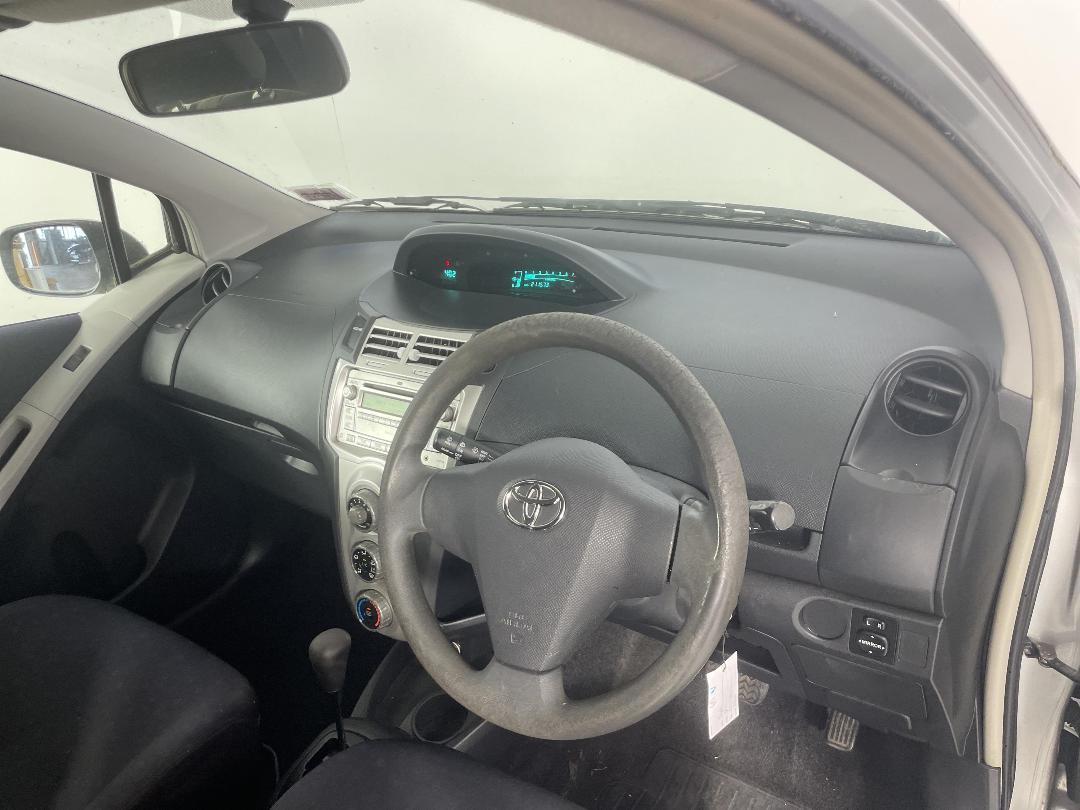 Photo '17' of Toyota Yaris