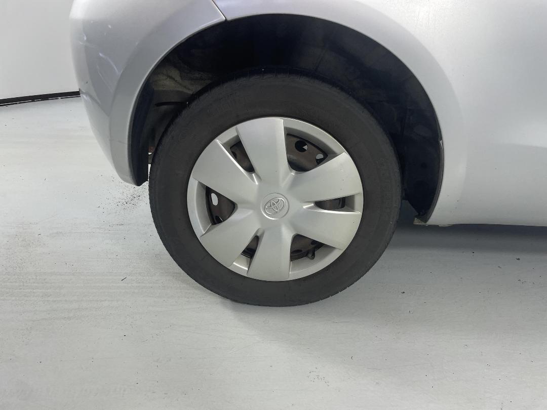 Photo '12' of Toyota Yaris