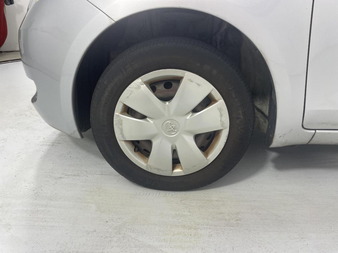 Photo '10' of Toyota Yaris