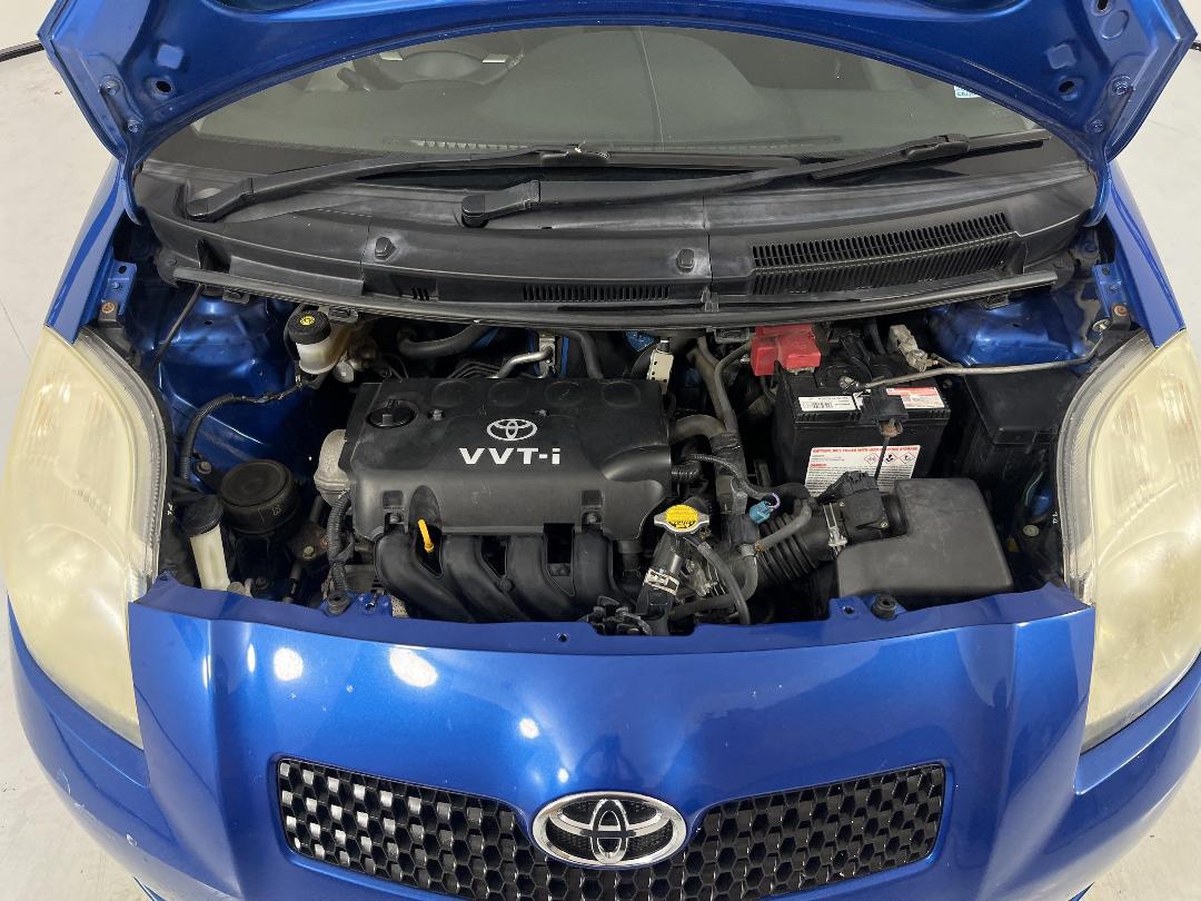 Photo '13' of Toyota Yaris