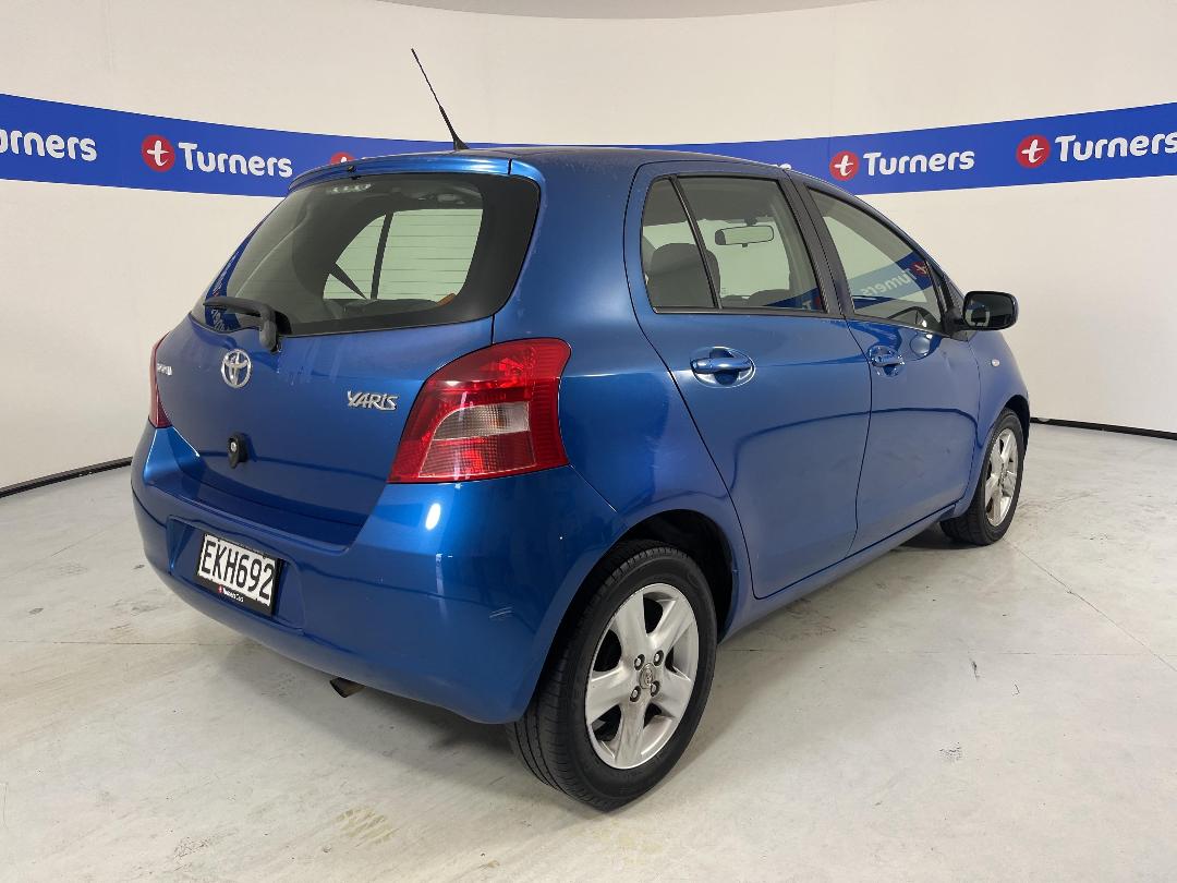 Photo '7' of Toyota Yaris