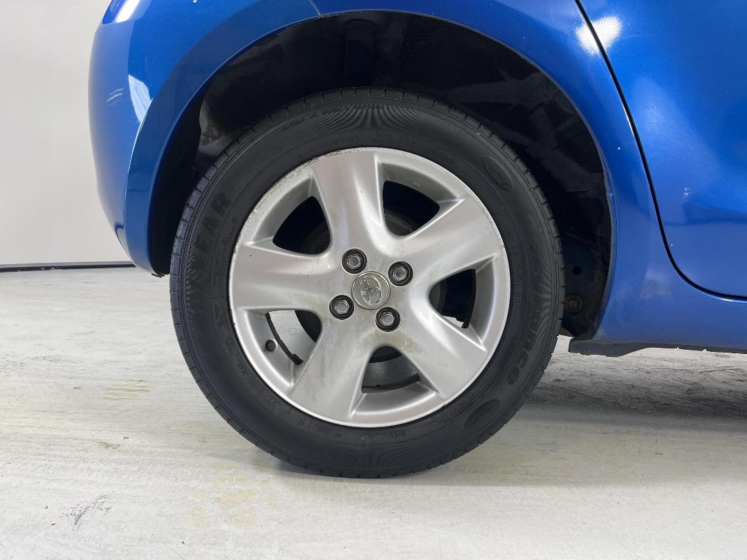 Photo '12' of Toyota Yaris