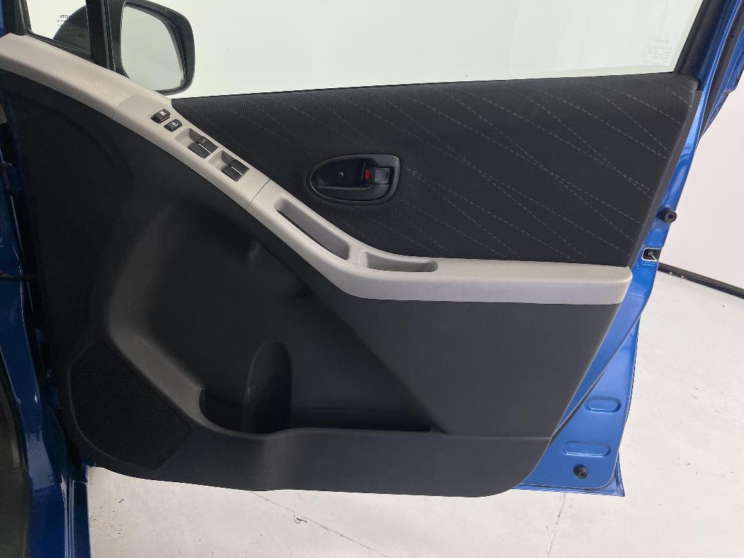 Photo '15' of Toyota Yaris