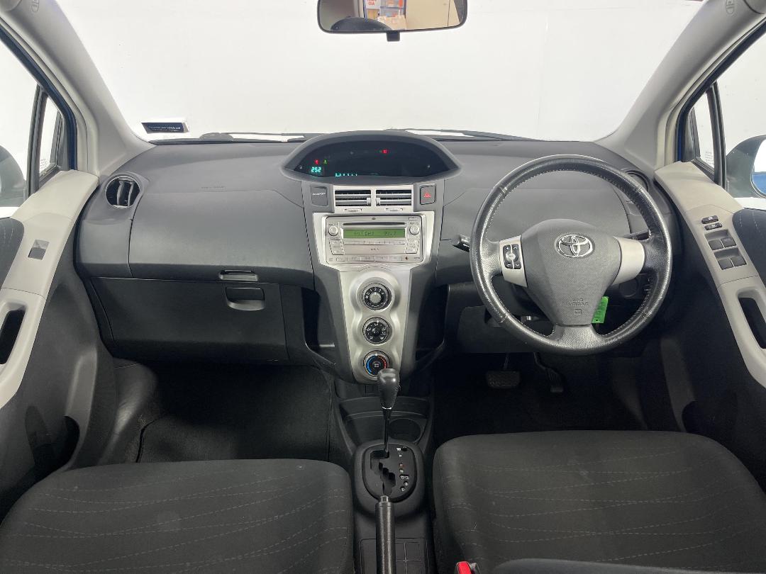 Photo '17' of Toyota Yaris