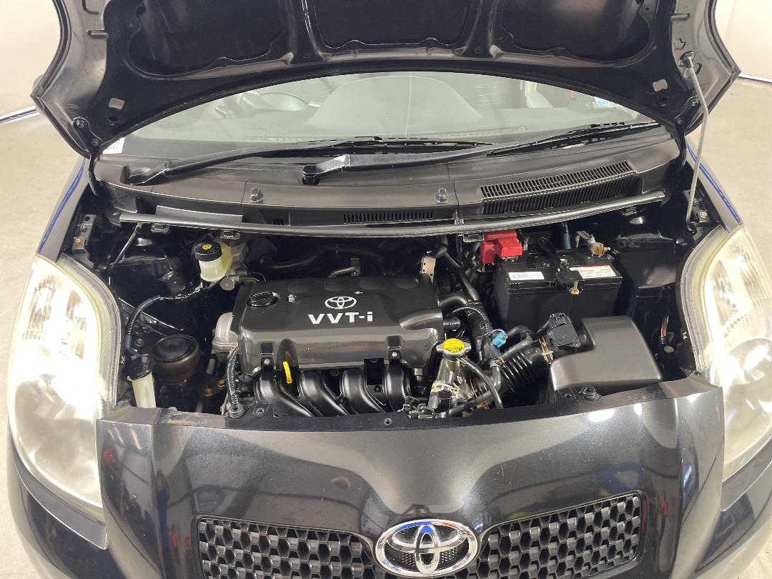 Photo '13' of Toyota Yaris Photo '13' of Toyota Yaris